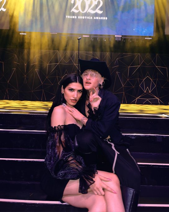 2 pic. We're iconic ⭐️⭐️⭐️ @ZariahAura @TGEroticaAwards ??? https://t.co/HkpNXgLlWO