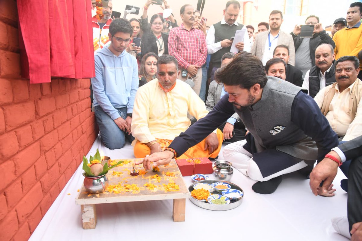 Anurag_Office's tweet photo. केंद्रीय मंत्री, श्री @ianuragthakur ने रेनबो इंटरनेशनल स्कूल नगरोटा, (काँगड़ा) हिमाचल में  'खेलो इण्डिया' के तहत इंडोर स्टेडियम और वेटलिफ्टिंग हॉल का शिल्यान्यास किया !
#KheloIndia https://t.co/2EKi3x5Ly5