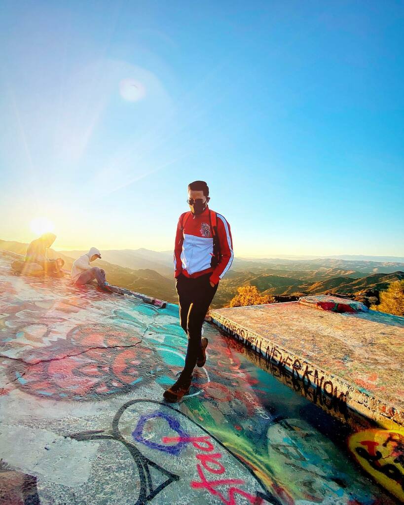 _SandeepKBhat's tweet photo. On this Ides of March I managed yet another round around the Sun. I had many things to be thankful for in the year, but I was most happy to be on my first “round” trip as a Dad. It’s only fitting that I post this pic of me at the Topanga Lookout shot by … https://t.co/t5iycJRmiv https://t.co/l7y3RafcAG