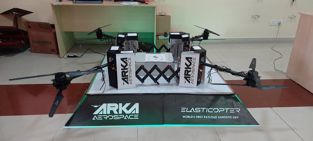 rahulvpisharody's tweet photo. #Elasticopter! (A drone from #Hyderabad that can reconfigure itself to carry any sized payload, and packed into a backpack when not in use) 
Read:
https://t.co/s0t5263JzP https://t.co/FyFcRfp4kO