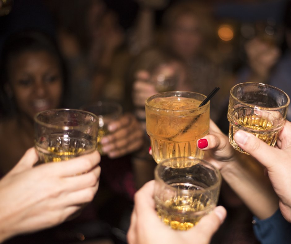 Two women were on Monday charged with enjoying food and drinks worth Sh147,000 and failing to settle the bill.

Mwalimu King'ang'i: "Ili iwe funzo watu wawache kukula pesa za wenyewe! Mbona unakunywa pesa inaweza nunua shamba?" <a href="/ItsMainaKageni/">Maina Kageni</a>
#MainaAndKingangi