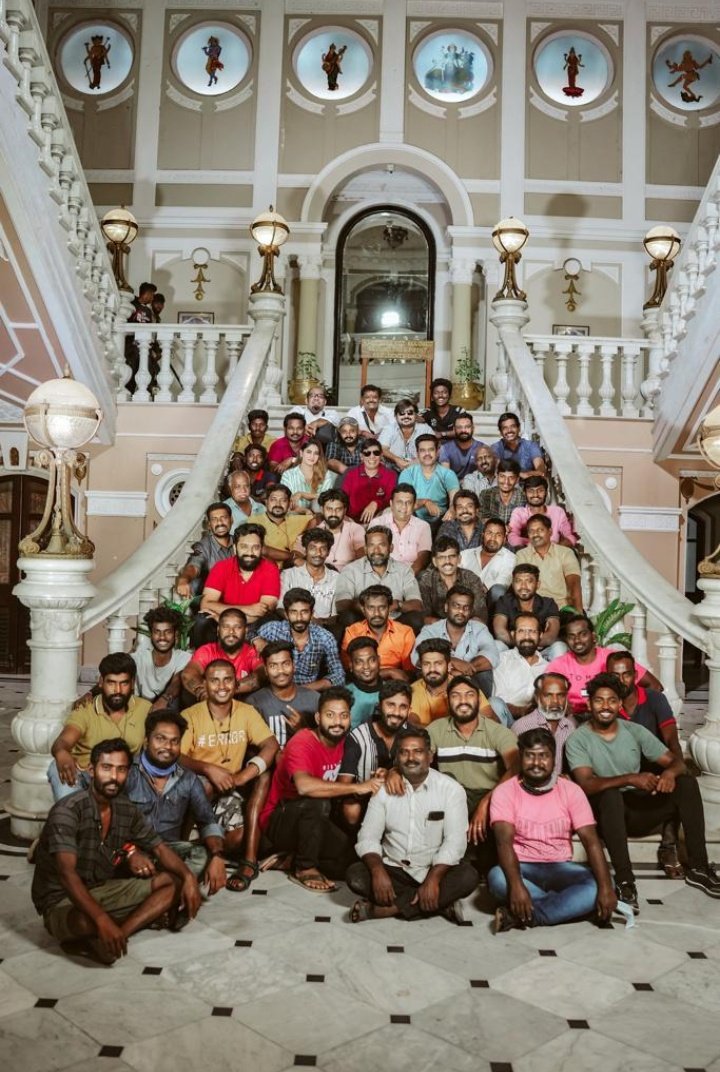 IndiaStarsNow2's tweet photo. Team #NaaiSekarReturns 🐕‍🦺🏃🏽‍♂️ returns 🛬 to Chennai after Wrapping up the 2nd Schedule at Mysore Palace 🏰

3rd Schedule to commence soon! 🔜

#VaigaiPuyalVadivelu @lycaproductions @Director_Suraaj @Music_Santhosh @iamshivani_n @UmeshJKumar @EditorSelva @proyuvraaj @teamaimpr https://t.co/3nvDpfi9B8