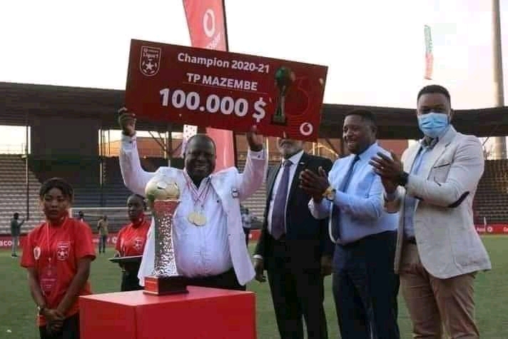 mediacongo's tweet photo. Le dรฉlai de 15 jours accordรฉ au TP #Mazembe pour remettre le trophรฉe, les mรฉdailles et les 100 000 USD ร l'#ASVASC, reconnue comme championne de la 26e รฉdition, a expirรฉ depuis dimanche.
https://t.co/uQBT8nCRT2 https://t.co/9n58nBjEcK