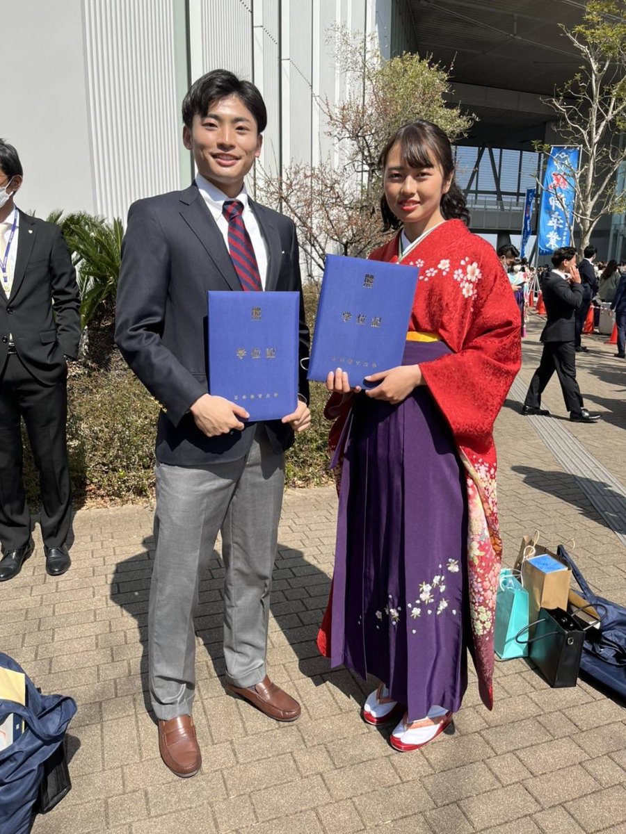 kyasa4668's tweet photo. 日本体育大学卒業です！岩手県でミニバスから中バスまで共に頑張った山田美来ちゃんと最後写真を撮って送ってきたシンバ。差が出ましたが、これからも二人それぞれ頑張れ！私も卒業式行きたかった😭
＃shimba0907 
＃山田美来 
＃岩手県 https://t.co/eUkybn5Fon