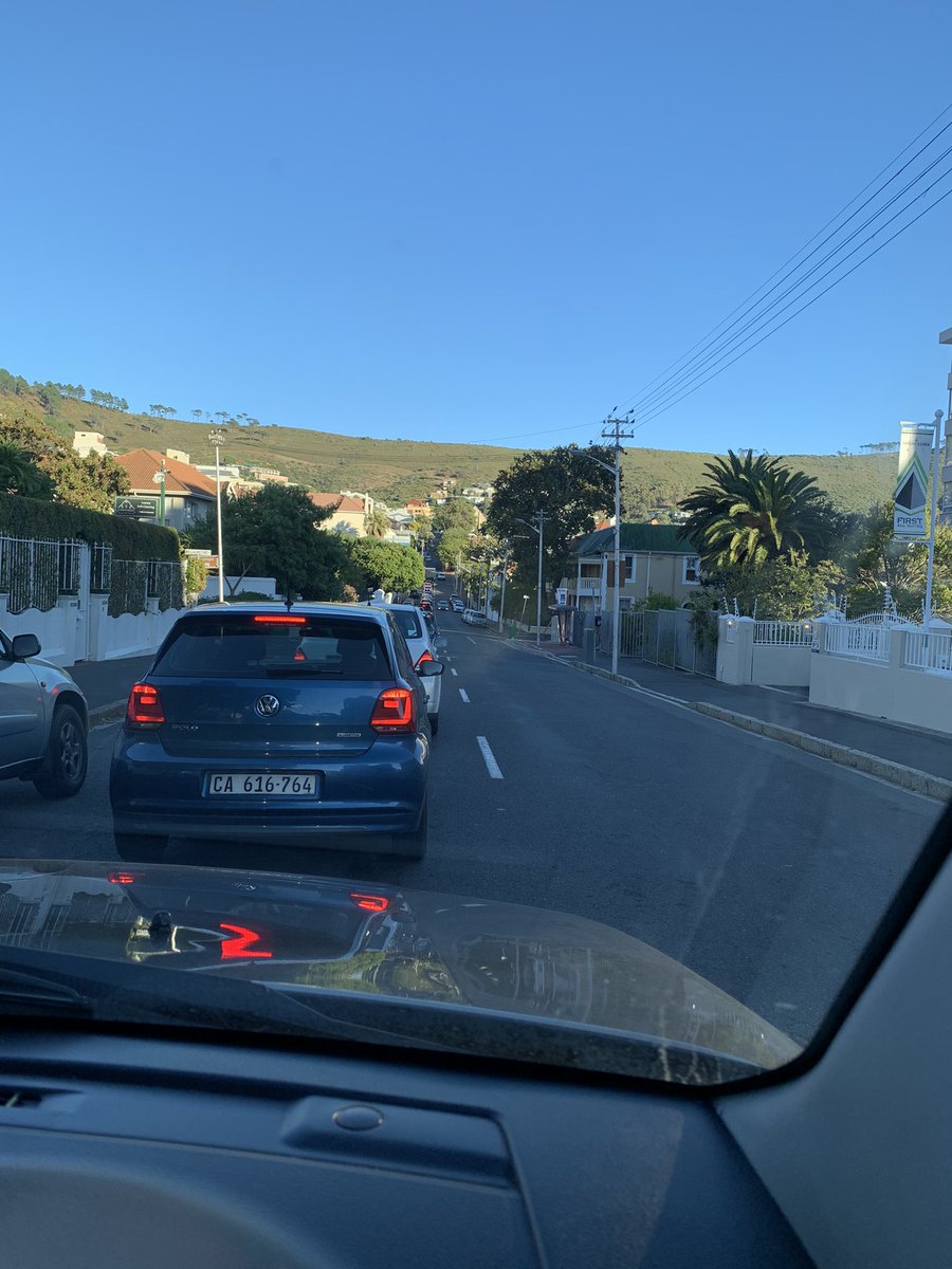 Roachmcc79's tweet photo. @CityofCTAlerts please sort out timing of camp / kloof traffic lights near yindees https://t.co/8L7JnDvgYh