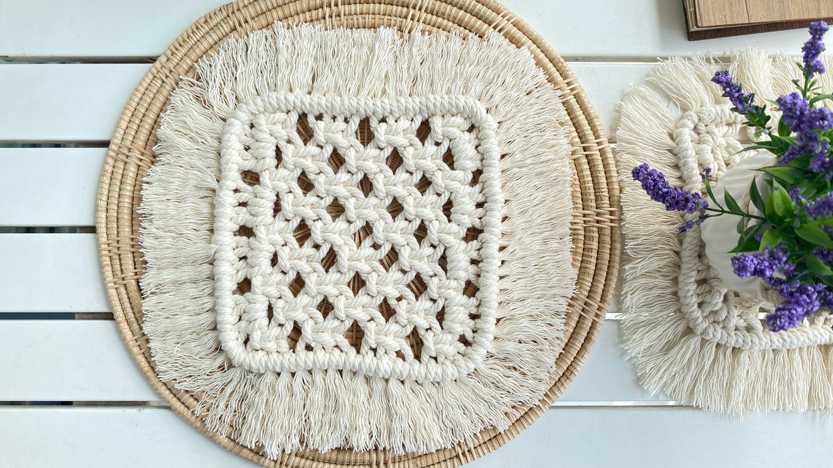 SweetMacrame's tweet photo. HOW TO MAKE MACRAME SQUARE COASTER|DIY Macrame Tea Coasters|DIY花边流苏杯垫|编织... https://t.co/Ab26gIOqgo 来自 @YouTube https://t.co/80icN5JMge