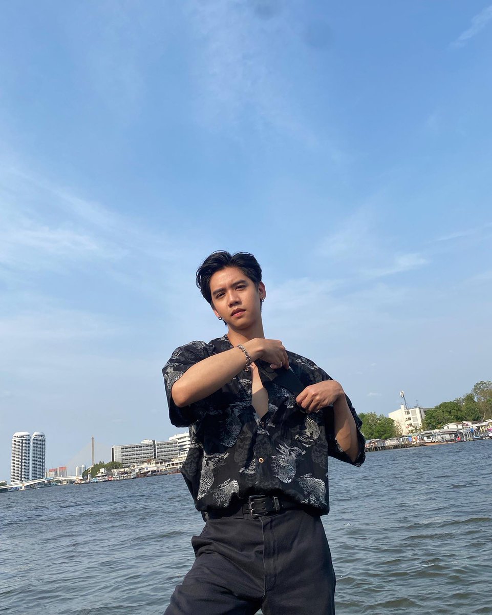 Ssing_fc's tweet photo. IG : @ssingss)
ยิ้มแฉ่ง

ยิ้มสู้แดดใช่มั้ยน้าาา🤣

#คนของซิง
#ssingss https://t.co/MjjiDS5kSk