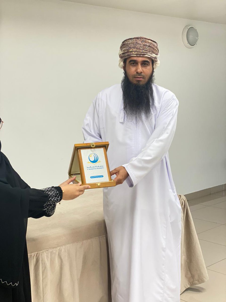 mafwr_sh's tweet photo. احتفالاً بــ #يوم_النخلة_العالمي، قدم الدكتور قيس المعولي ورقة عمل عن أهمية النخلة من الناحية الاقتصادية والبيئية، وما هي أهم التحديات التي تواجه إنتاج التمور في سلطنة عُمان والعالم وذلك بالتنسيق مع جماعة صديق البيئة @Asu__om بجامعة الشرقية @AsharqiyahUni https://t.co/TdEvUE4Wer
