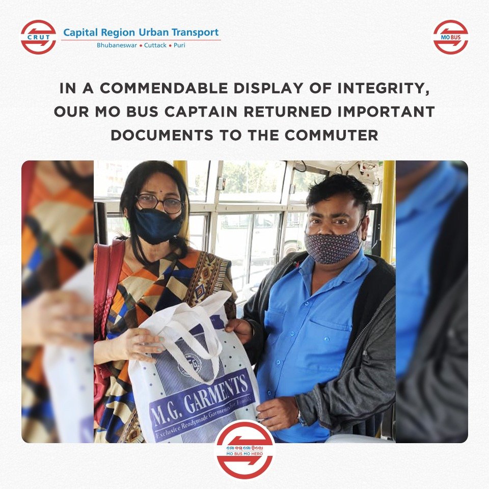 CRUT_BBSR's tweet photo. Our #MoBusCaptain, with utmost honesty returned important documents to the commuter who had left it in #MoBus. Nothing is ever lost in Mo Bus!
#MoBusMoHero
#MoBusForBetterYou
#HappyCommuter
#hoponamobus https://t.co/21MXWS8JTq