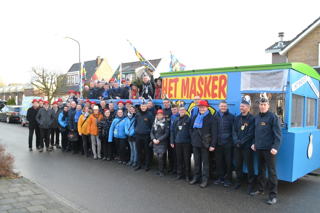 CarnavalZ's tweet photo. Aanstaande zaterdag 19 maart komt Het Masker persoonlijk bij u langs met het nieuwe Vuistdikke Fullcolour Glossy Maskermagazine editie 2022.

Geef gul met contanten of een Tikki€ en uiteraard met een vrolijke lach!

Ga naar https://t.co/tyM5kJ9tum https://t.co/yT3U4BsrbI