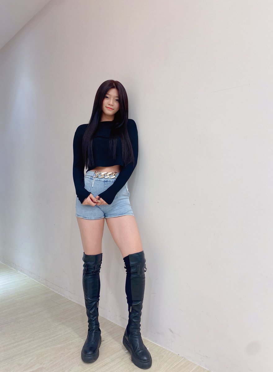 來猜猜看我多高🥰

#私拍 #約拍 #團拍 #模特兒 #攝影 #日常 #甜美 #笑容 #可鹽可甜 #小姐姐 #自拍 #長腿 #長靴