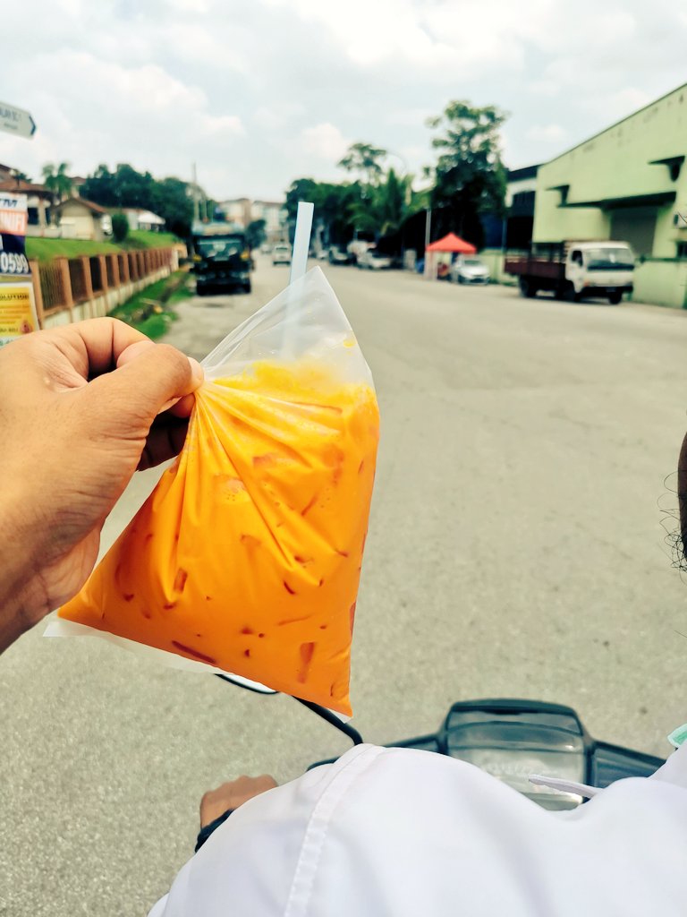 theafiqaimansml's tweet photo. mungkin hari ni dia nampak biasa sahaja https://t.co/LWmVYHqDEg