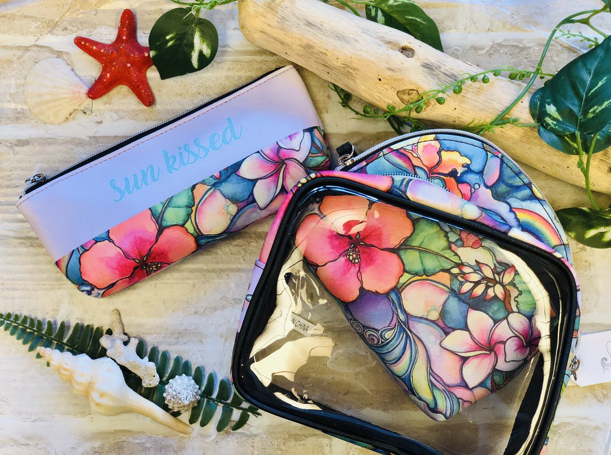 🌸おすすめ商品🌸

『コリーンウィルコックス
3点ポーチ』

気分があがる
色鮮やかなデザイン

その日の気分や
バッグのサイズに合わせて
使い分けができ

旅行や #メイクポーチ などに
大活躍です✨

ギフトにもおすすめです

ぜひ店頭でご覧ください

#ColleenWilcox
#ハワイ
#新大久保