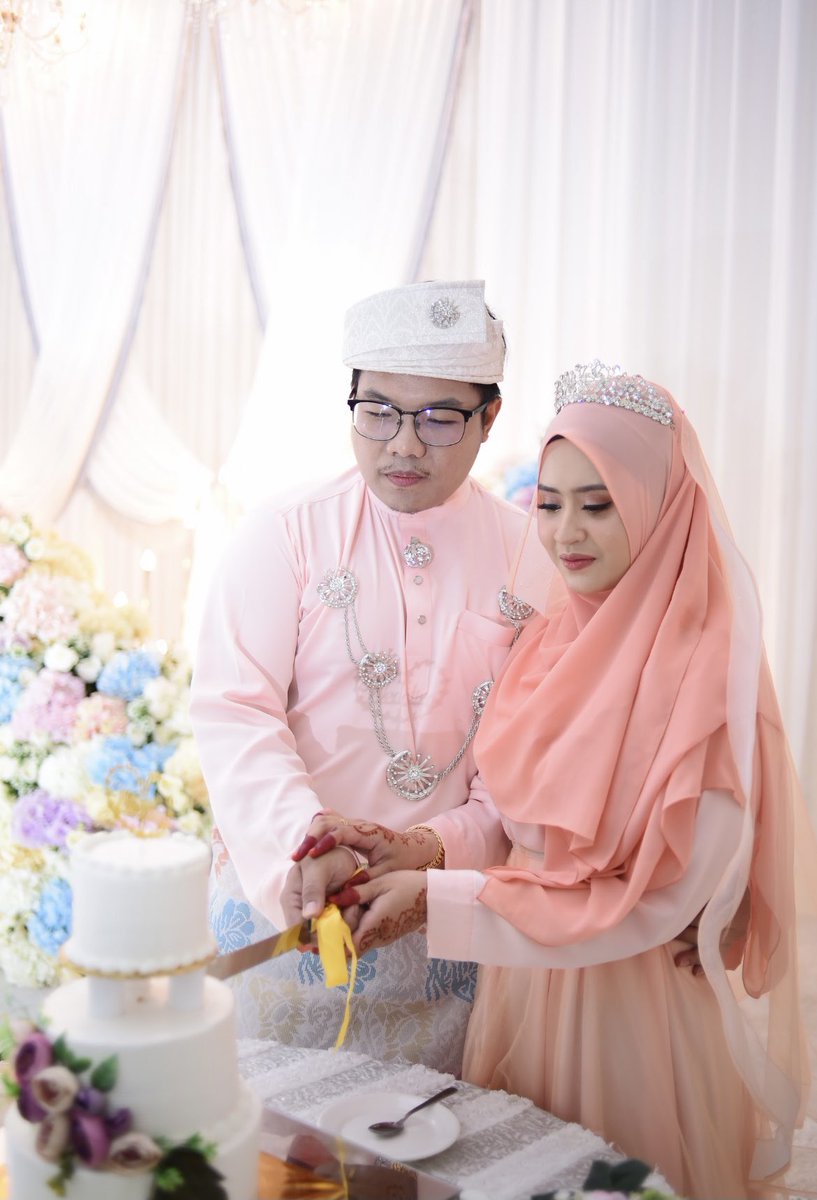 umar_dragon_xD's tweet photo. @_friedciken 18/12 Kereta harungi banjir nak ambil isteri dgn adik2 ipar dkt rumah die kt KL dri shah alam, otw tu pengantin lelaki (saya) accident, the feeling rasa mcm kena cancel wedding tu tp harungi jugk walau hati masih terkejut sbb first time accident https://t.co/PAOZXXGtmP