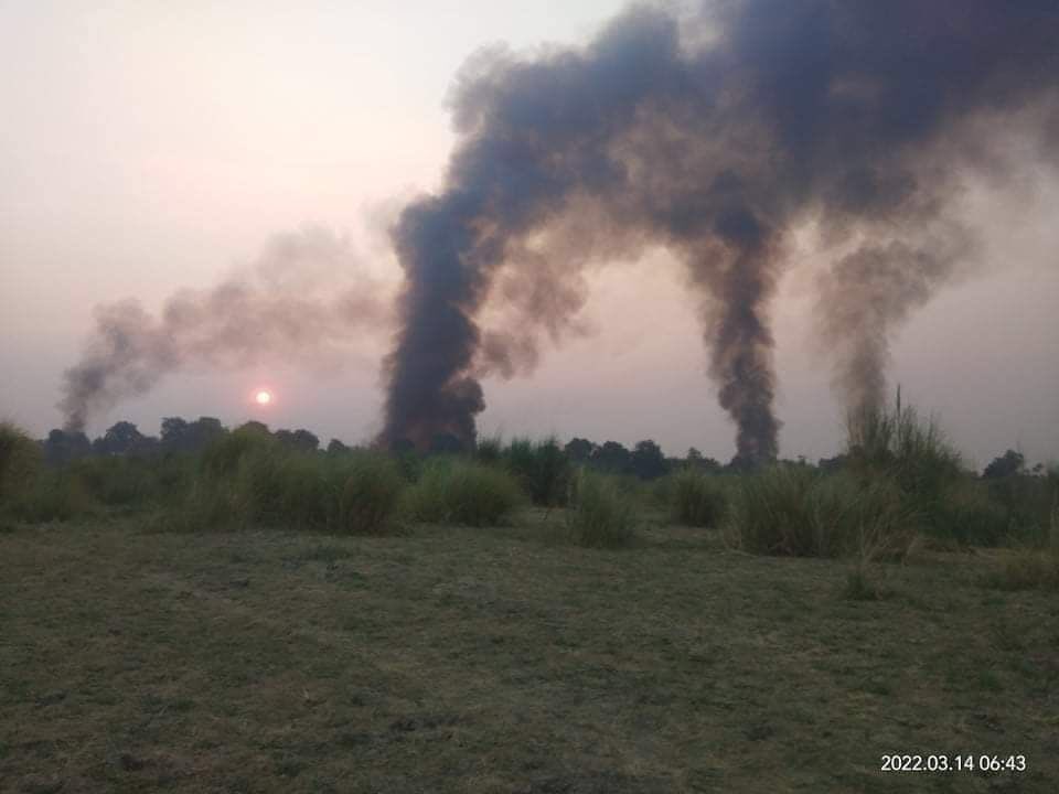 SAC terrorists and PyuSawHtee group raided ShweHlay village, ChaungOo tsp and Hantawtike village, Pale tsp, burnt down over hundreds of civilians houses, and killed 2 residents yesterday.
#WarCrimesOfJunta #2022Mar15Coup #WhatsHappeningInMyanmar
