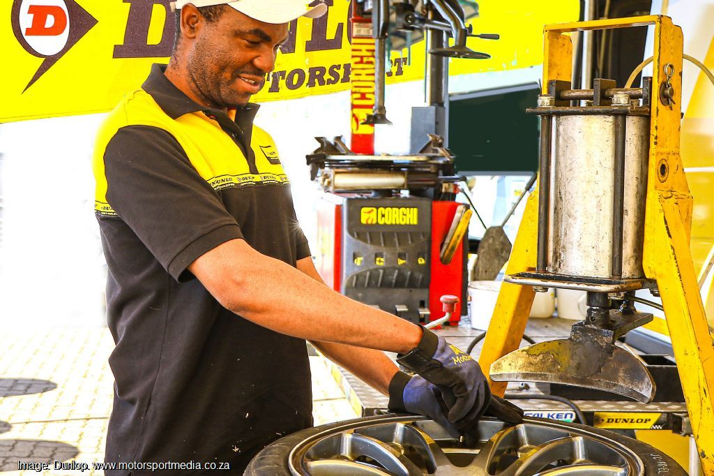 DUNLOP RACING SERVICE — A WELL-OILED MACHINE motorsportmedia.co.za/DUNLOP_RACING_… <a href="/Dunloptyres_SA/">Dunlop Tyres SA</a> #dunlop #dunloptyres