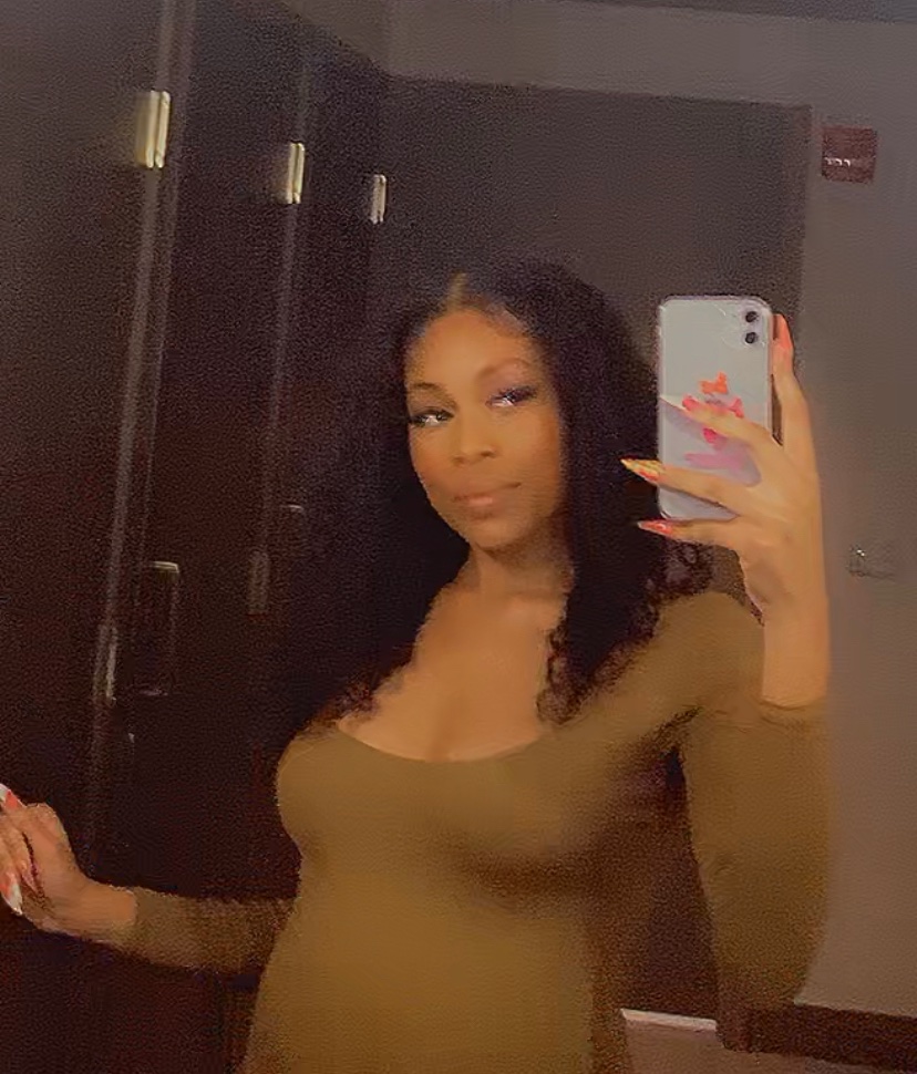 GenesisSimone's tweet photo. I know you see the glow 🤩 #Mom2b https://t.co/FKS07jgO6l