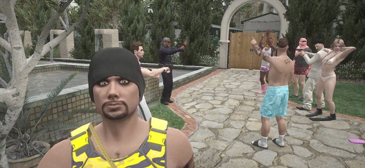 You either die a hero, or live long enough to see yourself become a villian. 

@The_Chief1114 <a href="/Natettvrp/">Nate</a>