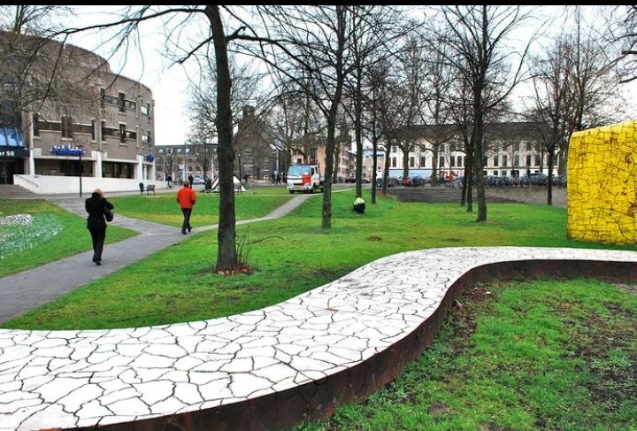 Ramoncp72's tweet photo. Smakkelaarsveld 1975, 1995, 2015 en straks in 2025. Het laatst grote project van #cu2030 aan de binnenstad kant van het spoor. #Utrecht https://t.co/vhfH4Wcfyl