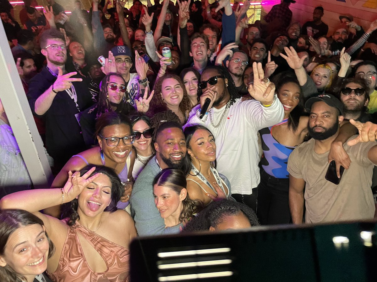 MAN JUST LITERALLY F**KING SMASHED #SXSW  MY PERFORMANCE WAS COLD 🥶 

Large up <a href="/StayFreshJamieD/">Ras Jamin</a> real genuine human! Legend!
#CoconutClub #Austin #Texas 
#AllTheVibesEnt