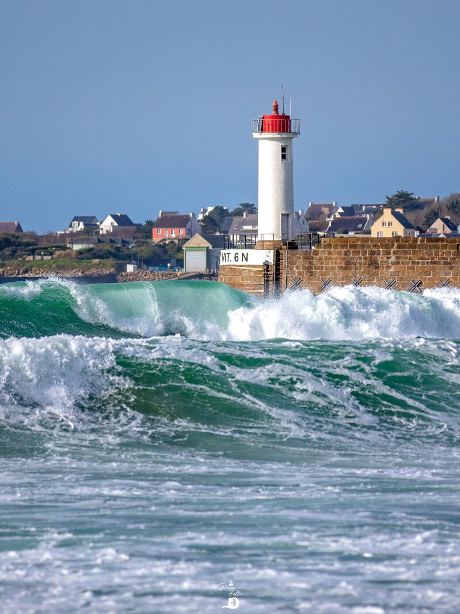 Si vous n'avez pas encore pré-commandé mon premier livre 'solo' (Panoramas de mon bout du monde) plus que 20 disponibles, vous pouvez le retrouver ici ronanfollic.fr/livres.html 
#bretagne #breizh #finistere #pointeduraz #begarraz #pointeduvan #begarvan #iledesein