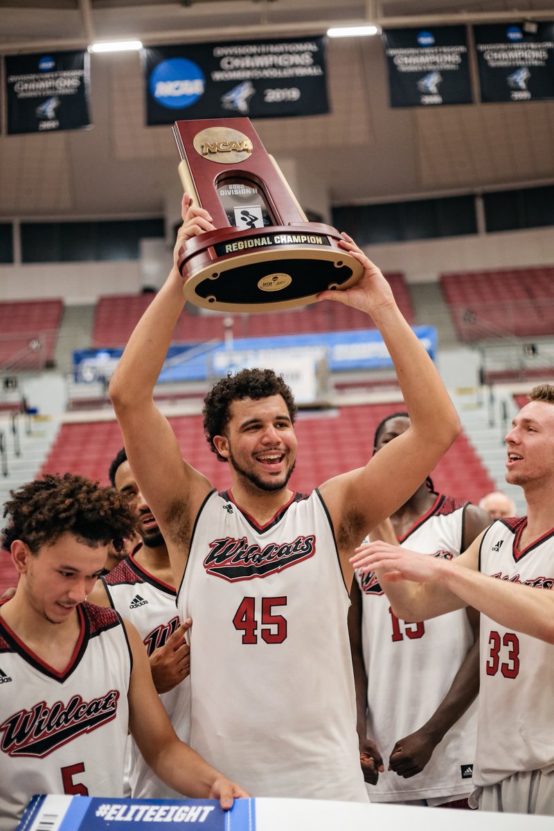 ChicoAthletics's tweet photo. ELITE! The @ChicoState men's basketball team is best in the West!
Fulfilling the 3-year-old goal made it "Definitely worth coming back."
https://t.co/WFhBkPlcFr https://t.co/YFpSCj5SBA