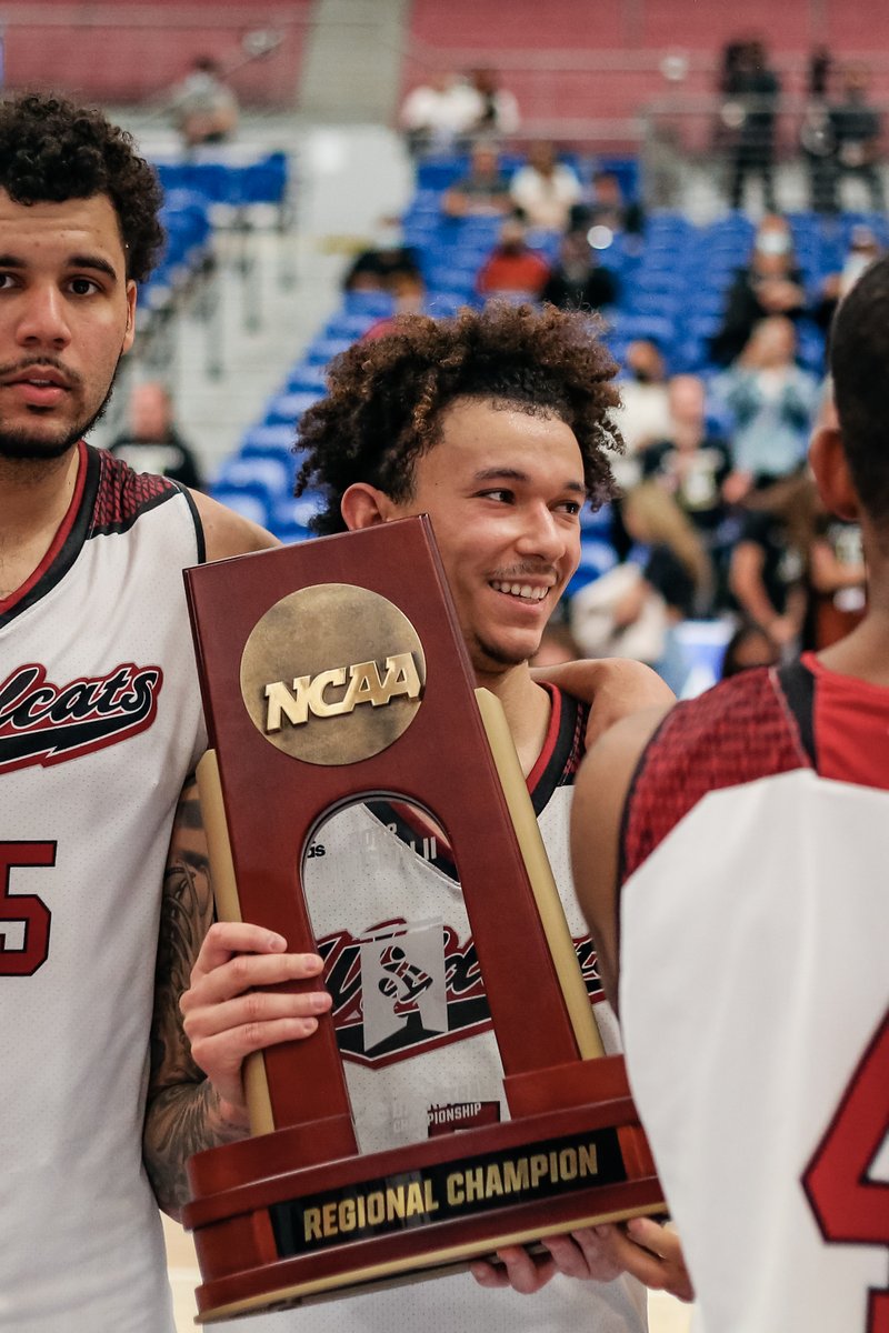 ChicoAthletics's tweet photo. ELITE! The @ChicoState men's basketball team is best in the West!
Fulfilling the 3-year-old goal made it "Definitely worth coming back."
https://t.co/WFhBkPlcFr https://t.co/YFpSCj5SBA