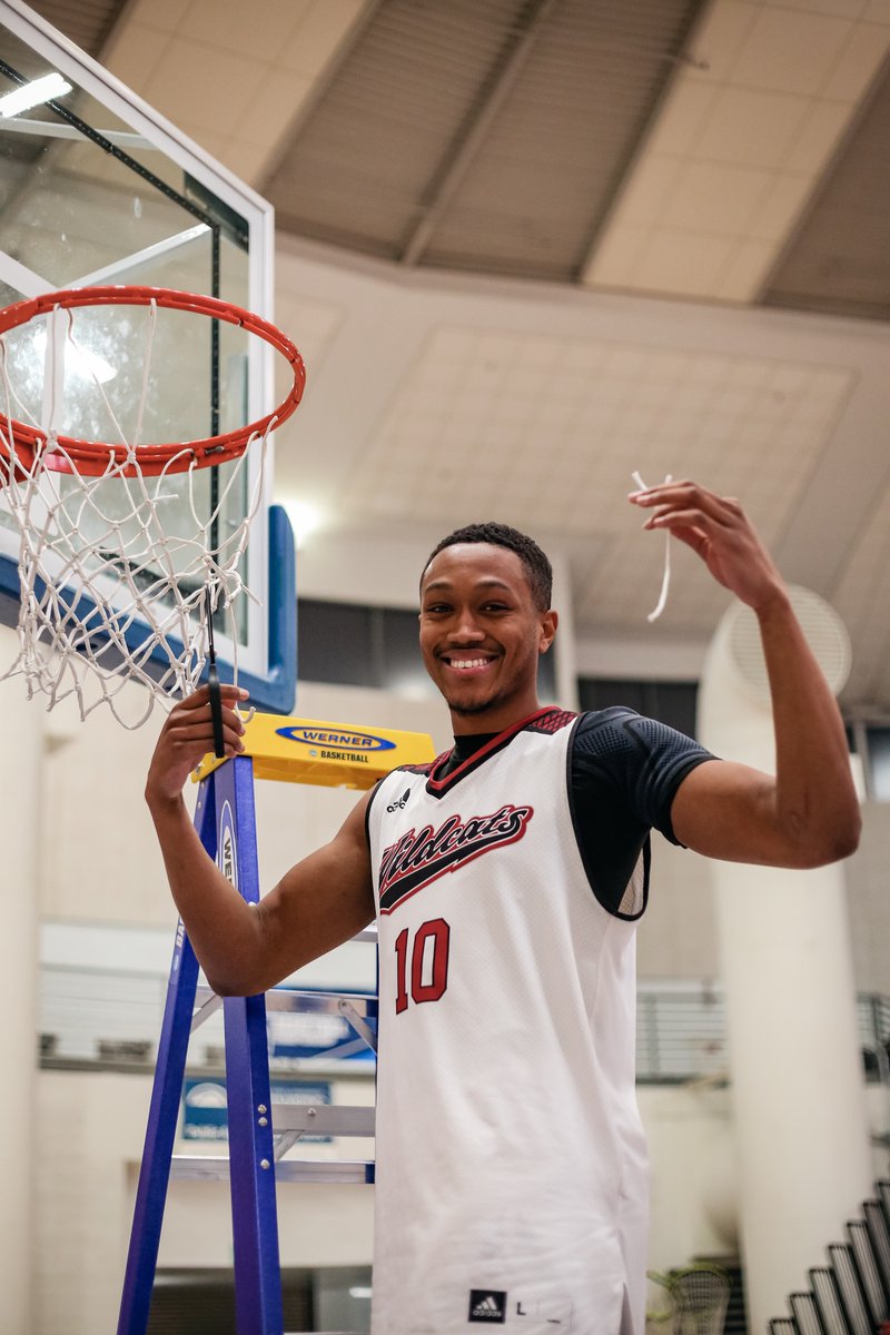 ChicoAthletics's tweet photo. ELITE! The @ChicoState men's basketball team is best in the West!
Fulfilling the 3-year-old goal made it "Definitely worth coming back."
https://t.co/WFhBkPlcFr https://t.co/YFpSCj5SBA