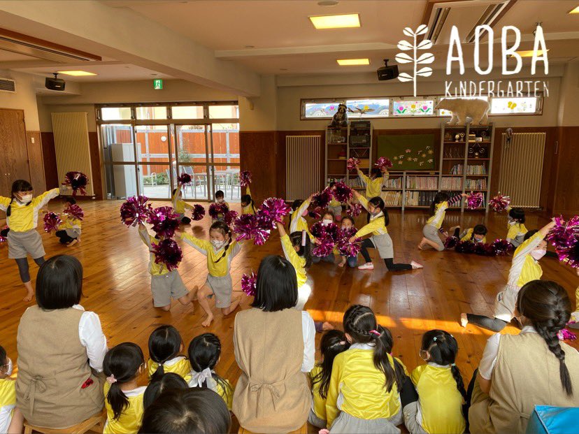 青葉幼稚園 新体操クラブ 毎週水曜日行っていた新体操も先週で最終日を迎えました 担任の先生に演技をプレゼント 素敵な演技を見せてくれました 青葉幼稚園 認定こども園 ヨコミネ式 新体操 新体操クラブ 稲城市 矢野口 幼稚園