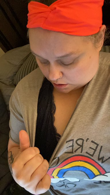#livestream on https://t.co/DSlULEgbw2 right now for a limited time UNTIL MY ROOMMATE COMES HOME lol<a href="/tag/livestream"class="tags">#livestream</a><a href="/tag/bbw"class="tags"><span>#bbw</span></a><a href="/tag/bigboobs"class="tags"><span>#bigboobs</span></a><a href="/tag/camgirl"class="tags"><span>#camgirl</span></a><a href="/tag/chaturbate"class="tags"><span>#chaturbate</span></a><a href="/tag/bbwcamgirl"class="tags"><span>#bbwcamgirl</span></a>