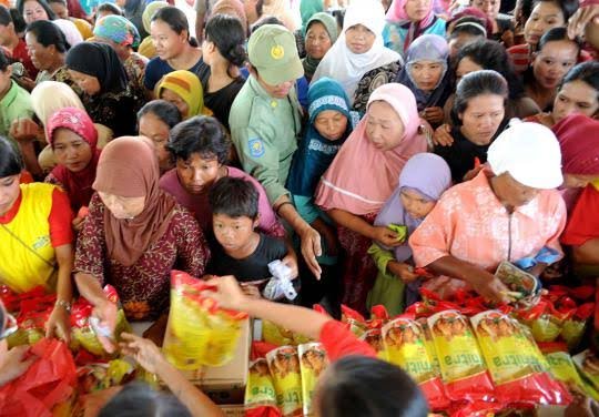 AhmadZahni's tweet photo. Namun hingga saat ini, kelihatannya urusan minyak goreng ini belum juga tuntas terselesaikan, semoga cepat teratasi. 
#SikatPenimbunMigor https://t.co/zRKHLq6d0C
