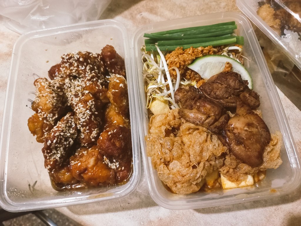 eternalwynter's tweet photo. i guess i deserve to treat myself for some comfort food since its 'sweldo' day!! featuring @puestofoodph's orange chicken and pad thai!!! ♡♡♡♡ 11/10 would order again. ♡ https://t.co/OKpRnxZlGq