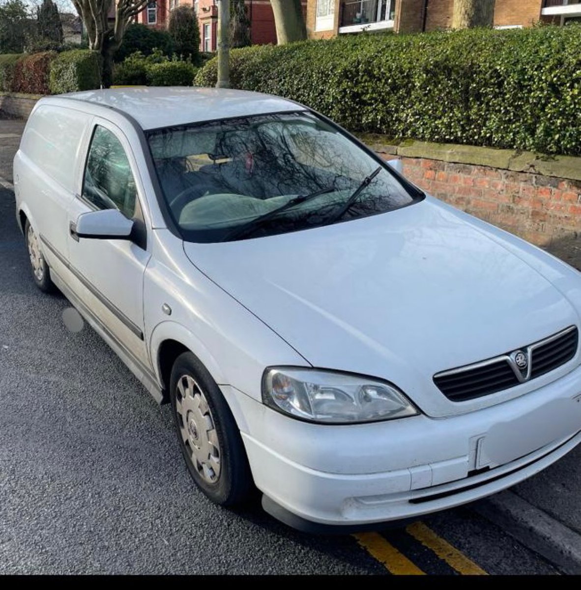 LancsRoadPolice's tweet photo. Vehicle stopped on Garstang Road, Preston by #HX60 for having an expired MOT. The driver also failed a roadside drug wipe for cannabis and cocaine and was arrested #T1TacOps https://t.co/GcWrrjWSKm