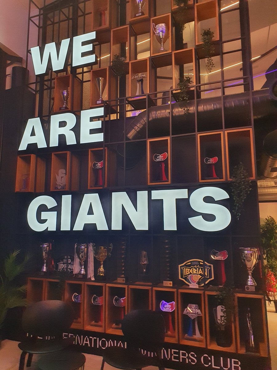 Xorla851's tweet photo. Gracias por el tour Sergio de @GiantsGaming 💙 https://t.co/sxBE58esEk
