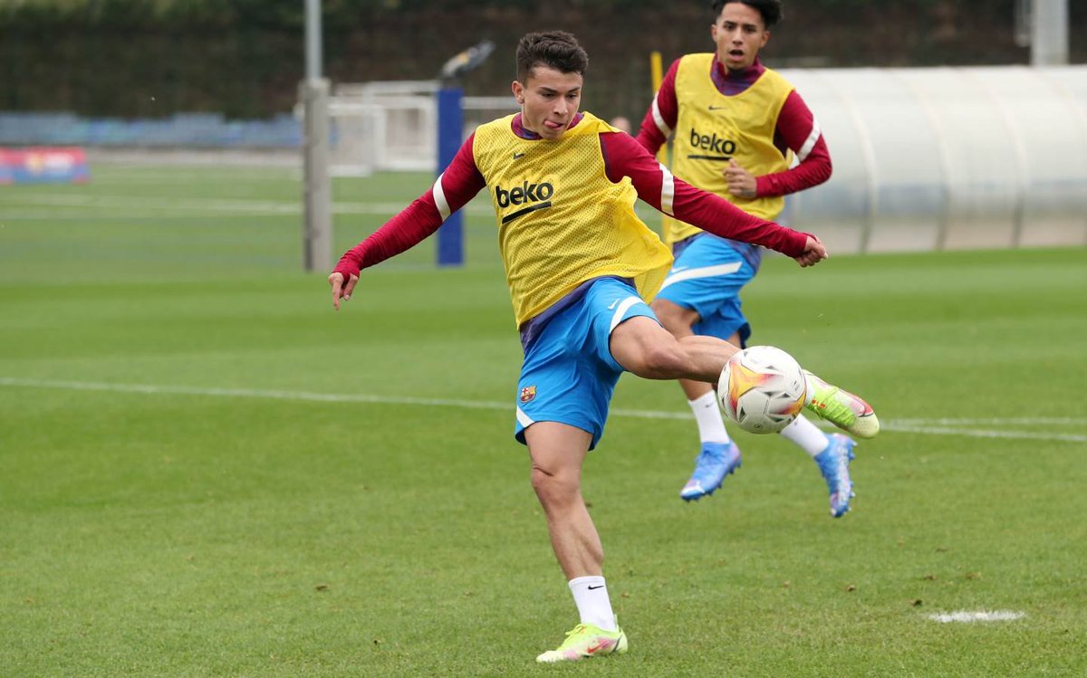 'Juanda' Fuentes termina seu contrato neste verão e sua renovação será negociada nas próximas semanas. O atacante do Juvenil A já decidiu que vai defender as cores da Colômbia e espera ser o quarto colombiano a jogar no time titular do Barça.

- <a href="/albert_roge/">Albert Rogé</a>