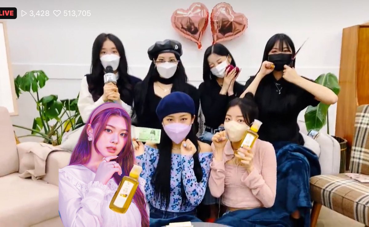 Aclass_goeun's tweet photo. [220315]

💜 PURPLE KISS 1st Anniversary 💜

✌🏻캡쳐타임 ✌🏻

#PURPLE_KISS #PLORY
#1YearWithPURPLEKISS https://t.co/eQWQDLjY7T