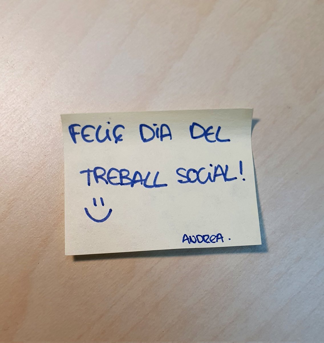 florvines's tweet photo. Detallitos de mesa. ¡¡Feliz día del trabajo social!! 😁 https://t.co/Jx66X5l0tc