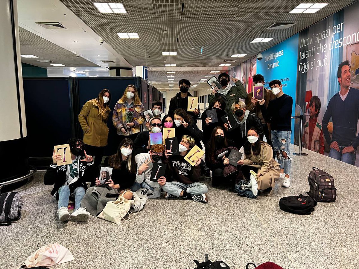 _blackpinkita's tweet photo. Alcuni fan stanno già aspettando in aeroporto a Roma Fiumicino 🥰

Gruppo telegram 🔗 https://t.co/K43mS90c8P

LISA IN ETERNAL CITY
#LalisaRomana https://t.co/APDKL5Rk3S