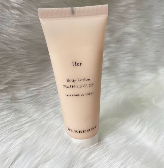 Body Lotion Burberry Her EDP 75ml 
✔️490฿
ครีมน้ำหอมสไตล์ฟลอรัลอมหวาน คุณหนูดูแพง กลิ่นแบบหอมมากไม่ไหวราชนิกุลมาก
#น้ำหอมแบ่งขาย #ส่งต่อคสอ #รีวิวน้ำหอม #น้ำหอมแท้ #HowtoPerfect #ชี้เป้าโปรถูก #น้ำหอม #ครีมน้ำหอม #ส่งต่อสกินแคร์