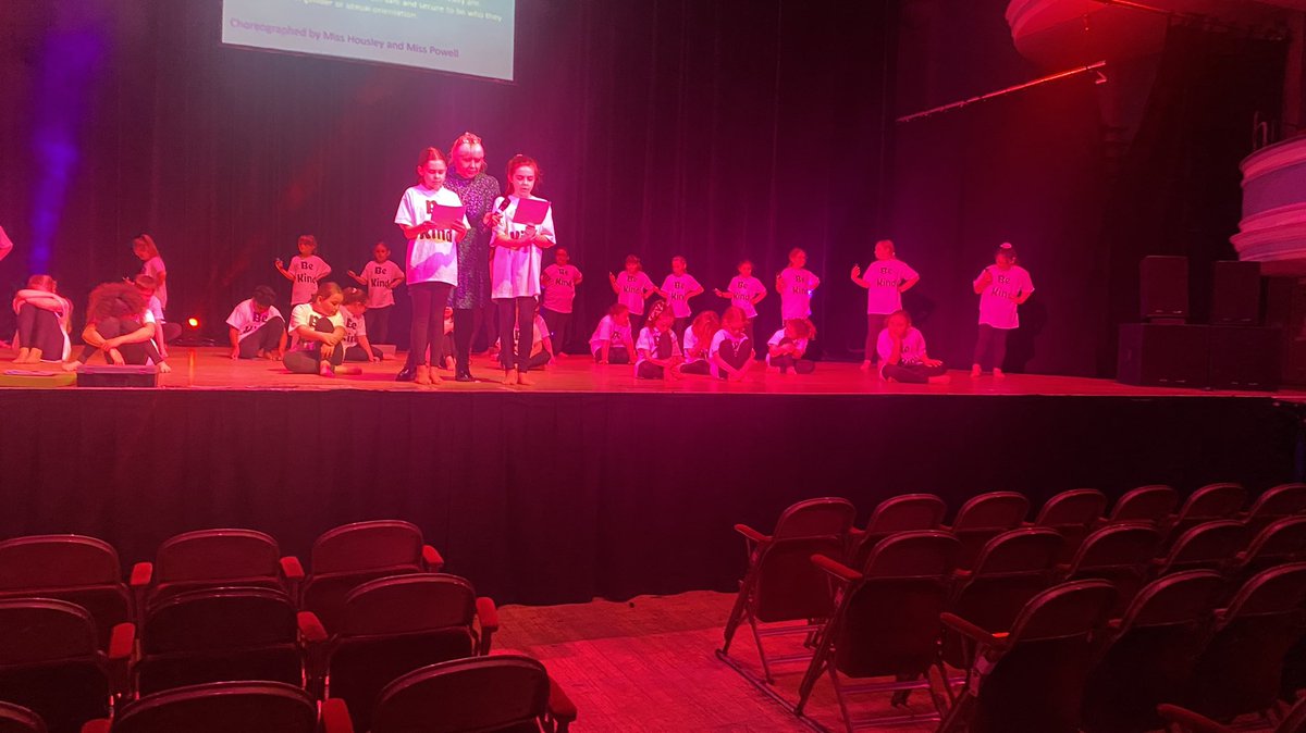 OakhillPrimary1's tweet photo. Rehearsals are complete for tonight’s dance show at @RegandVic. Our pupils are going to be amazing as ever!  @StokeSport @StokeCEP @BeeActiveStaffs #weloveoakhill #dance https://t.co/9s1aLXN0jv