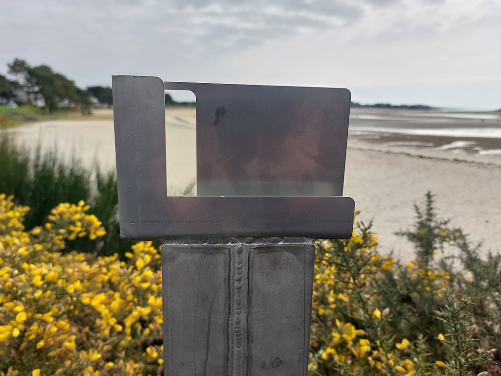 latrinitesurmer's tweet photo. 🌿[ENVIRONNEMENT]📸
Un borne CoastSnap a été installée à la plage du Men-Dû permettant de surveiller l’évolution de la dune et d’anticiper le recul du trait de côte, dû à la montée des eaux. 
#OCLM  #AQTA #littoral  #UBS
Toutes les informations sur le site internet de la mairie. https://t.co/2W0zf1U7Z5