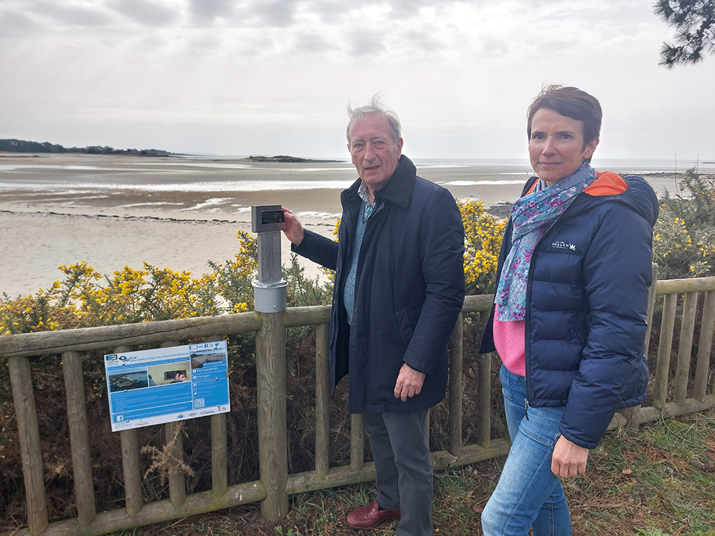 latrinitesurmer's tweet photo. 🌿[ENVIRONNEMENT]📸
Un borne CoastSnap a été installée à la plage du Men-Dû permettant de surveiller l’évolution de la dune et d’anticiper le recul du trait de côte, dû à la montée des eaux. 
#OCLM  #AQTA #littoral  #UBS
Toutes les informations sur le site internet de la mairie. https://t.co/2W0zf1U7Z5