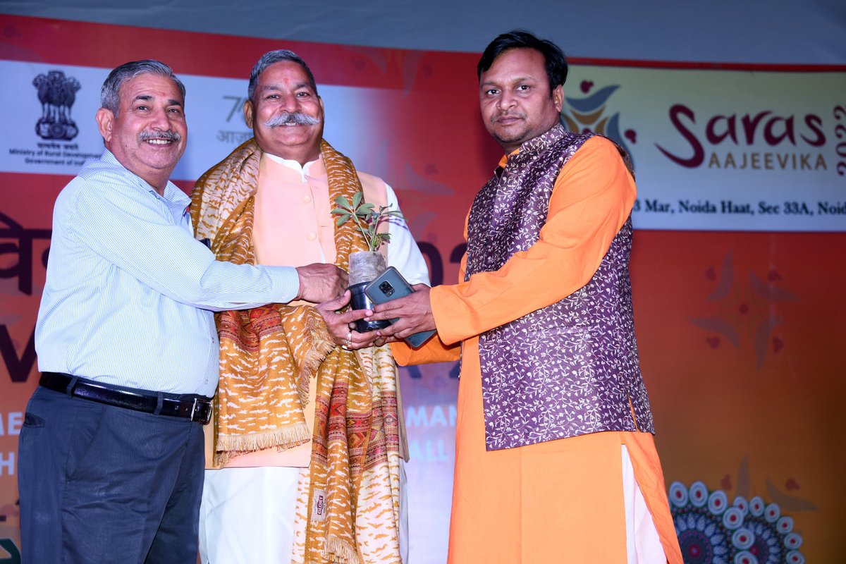 नोएडा शिल्प हाट में पावन कला धाम द्वारा आयोजित फाल्गुन की फुहार में मुख्य के रूप में रहने का सौभाग्य प्राप्त हुआ
#paavankaladham #noidashilphaat #phalgunkiphuhar <a href="/noida_authority/">NOIDA Authority</a>