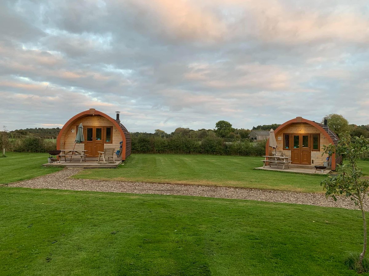 WeAcceptPets's tweet photo. Don't miss out on a stay @HelloBracken glamping site. Their dog-friendly pod with hot tub Tommy has availability 1st &amp; 2nd April. Book now to avoid disappointment.
https://t.co/jWdHvy5WNS
#Kilnwick #Driffield #EastYorkshire #Glamping #Pod #HotTub #Availability #DogFriendly https://t.co/hzTI1sM4qO
