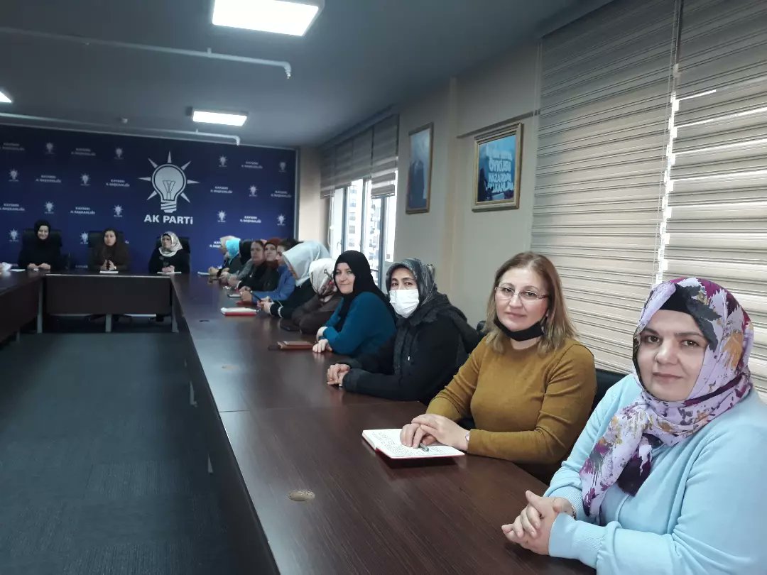 Haftalık Olağan Kadın Kolları Yönetim Kurulu Toplantımız  İl Kordinatörümüz,Sn.Nesrin Kaya in katılımıyla,Başkanımız Sn.<a href="/ElifdemirokpN/">ElifDemirokPınar</a> Başkanlığında toplanmıştır. Alınan Kararlar Hayırlara vesile olsun.
<a href="/aysekesir/">Ayşe Keşir 🇹🇷🇹🇷🇹🇷</a> <a href="/zerrin_arslan/">Zerrin Arslan</a> <a href="/akkadinKayseri/">AK Kadın Kayseri</a> <a href="/EmineTimucin/">Emine TİMUÇİN</a> <a href="/AvGokhanUlke/">Av.Gökhan ÜLKE</a>