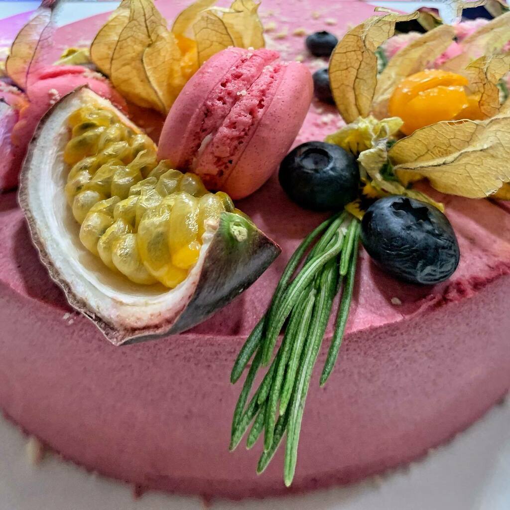 DavidVinot's tweet photo. Delicious #fuit #cake 😍
.
#fruitcake #cheesecake #food #instafood #foodporn #dessert #desserts #dessertporn #dessertlover #cakedecorating #cakelover #fruits #birthdaycake #birthdaycakes #pink https://t.co/GbxF2UNIRj https://t.co/O1zbB0A42F