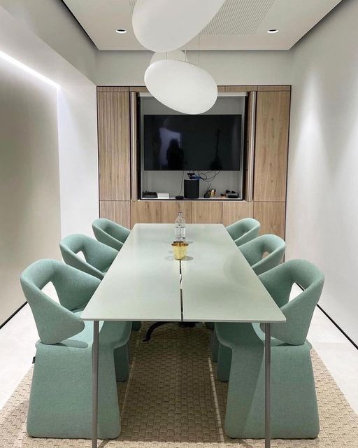 GrupoCosentino's tweet photo. ¿Sabías que el color verde trasmite buenas vibraciones a tus estancias? 💚
Queremos inspirarte con espacio en tonalidades tierra y verde, con una espectacular mesa de @Silestone Posidonia Green.

+ 💡: https://t.co/MzkPqZ71O4.

#SunlitDays #HybriQTechonology https://t.co/ypCEC9P7TQ