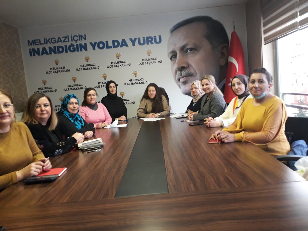 Haftalık Olağan İlçe Kadın Kolları Yürütme Kurulu  Toplantımız  Başkanımız Sn.Elif Demirok Pınar  Başkanlığında geröekleştirildi.
Alınan kararlar hayırlara vesile olsun.
<a href="/aysekesir/">Ayşe Keşir 🇹🇷🇹🇷🇹🇷</a> <a href="/zerrin_arslan/">Zerrin Arslan</a> <a href="/akkadinKayseri/">AK Kadın Kayseri</a> <a href="/EmineTimucin/">Emine TİMUÇİN</a> <a href="/AvGokhanUlke/">Av.Gökhan ÜLKE</a> <a href="/ElifdemirokpN/">ElifDemirokPınar</a>