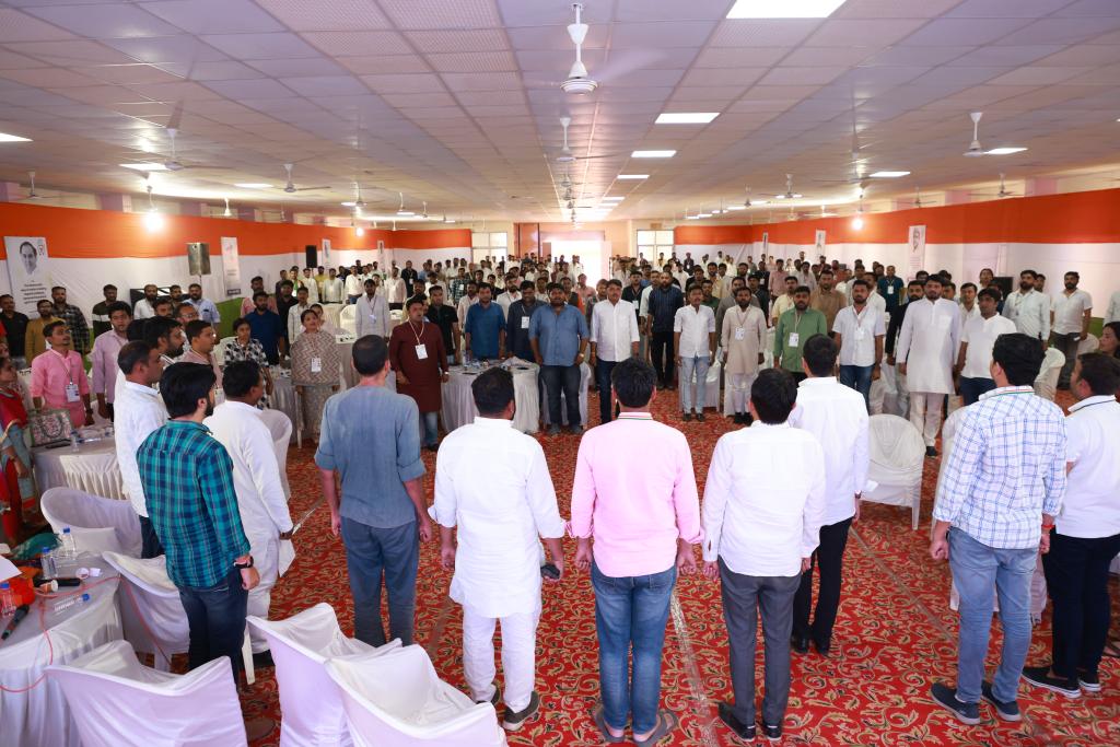 IYC's tweet photo. IYC President Shri @srinivasiyc and IYC Incharge Shri @Allavaru joined on Day 3 of 'Yuva Kranti Buniyadi Training Camp' and motivated young energetic leaders of @IYCGujarat ahead of the upcoming elections in Gandhinagar, Gujarat. 

#GPYCYuvaKranti https://t.co/8v3zV2gVZn