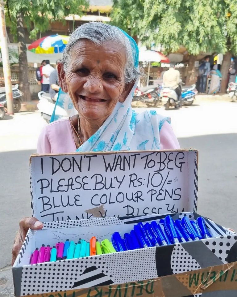 thebetterindia's tweet photo. I had gone out with a friend when we met Ratan. When we read her note, my friend immediately made a purchase. She thanked us. Her integrity along with her sweet smile, kind heart made me purchase more pens! And she deserves to be celebrated and shared.
PC: @sr1708 (Instagram) https://t.co/qNuYUsjIaD